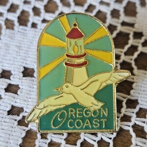 VINTAGE OREGON COAST LAPEL ENAMEL PIN LIGHTHOUSE SEAGULL TRAVEL SOUVENIR